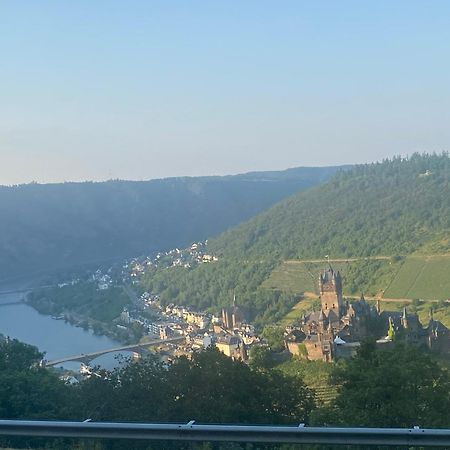 Pension Mit Moselblick Klotten Bagian luar foto