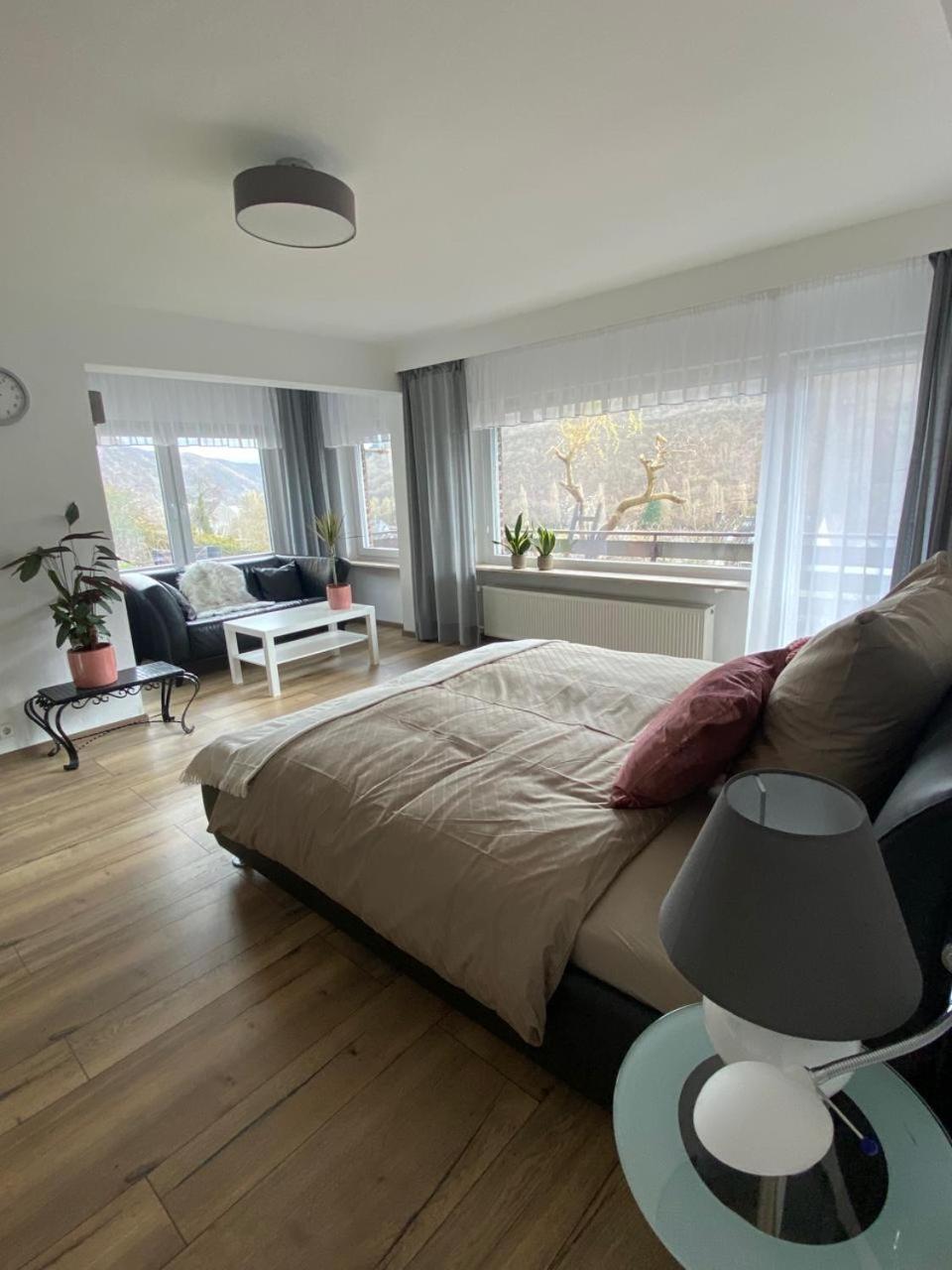 Pension Mit Moselblick Klotten Bagian luar foto