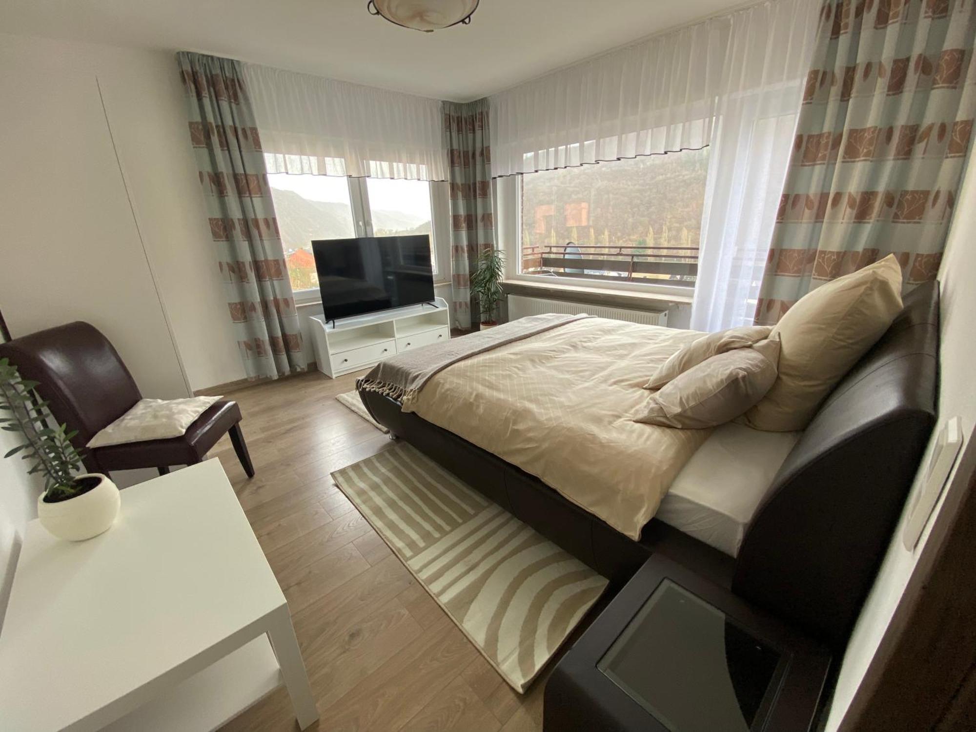 Pension Mit Moselblick Klotten Bagian luar foto
