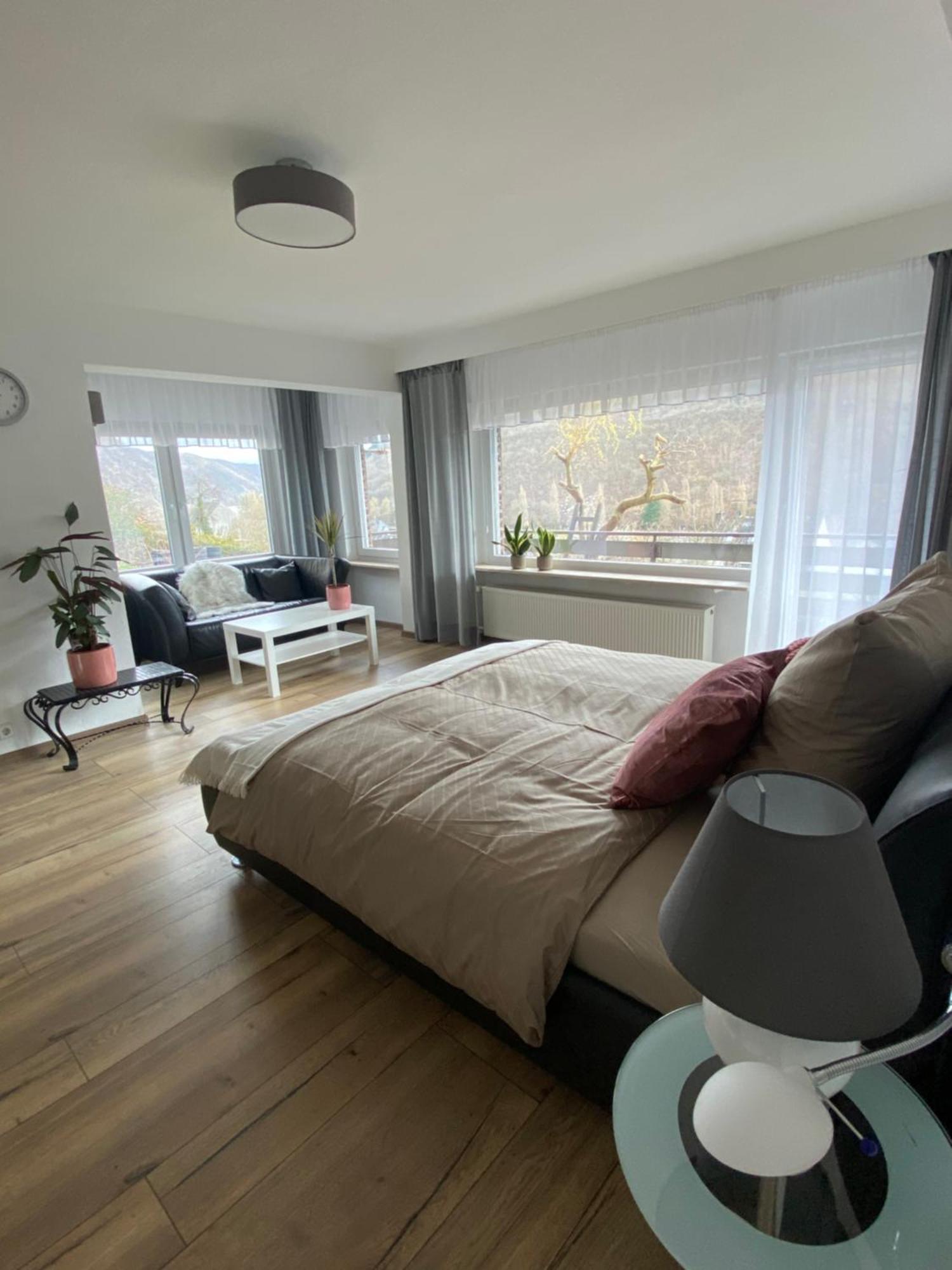 Pension Mit Moselblick Klotten Bagian luar foto