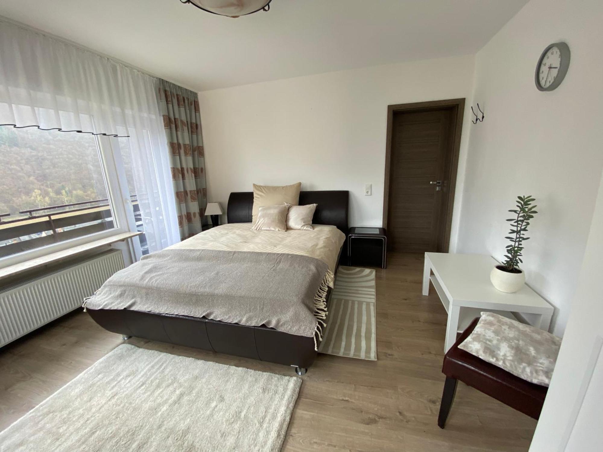 Pension Mit Moselblick Klotten Bagian luar foto