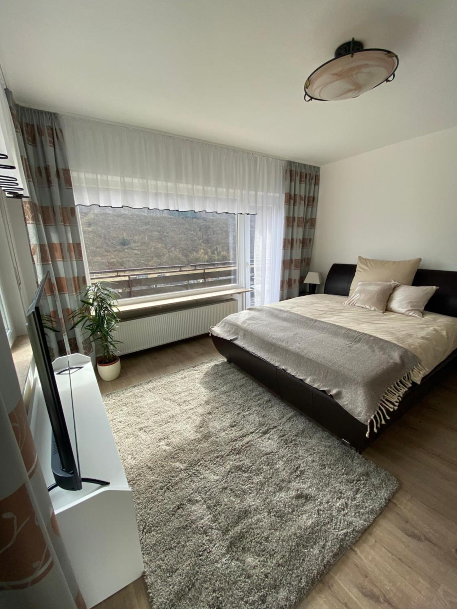 Pension Mit Moselblick Klotten Bagian luar foto