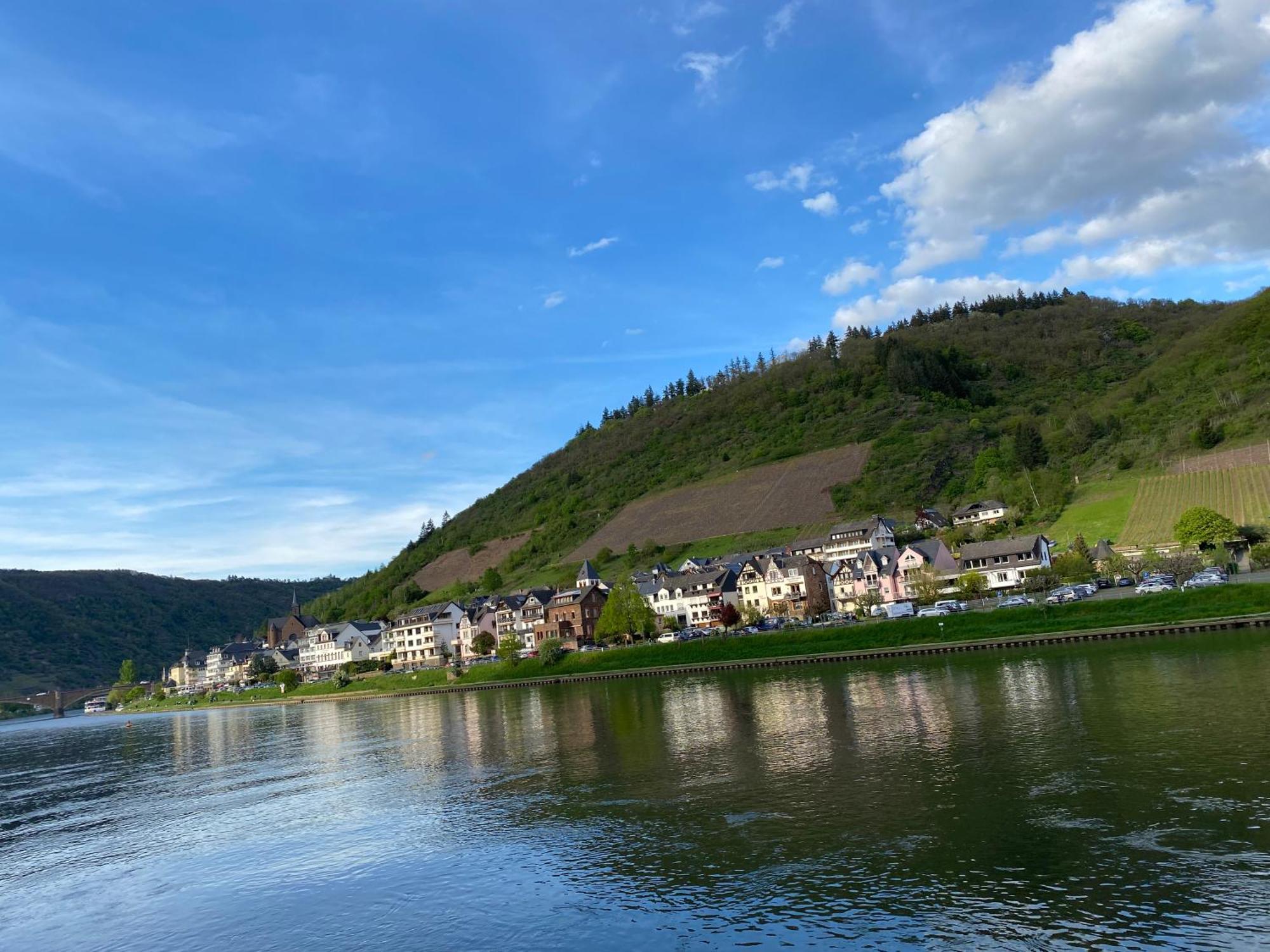 Pension Mit Moselblick Klotten Bagian luar foto